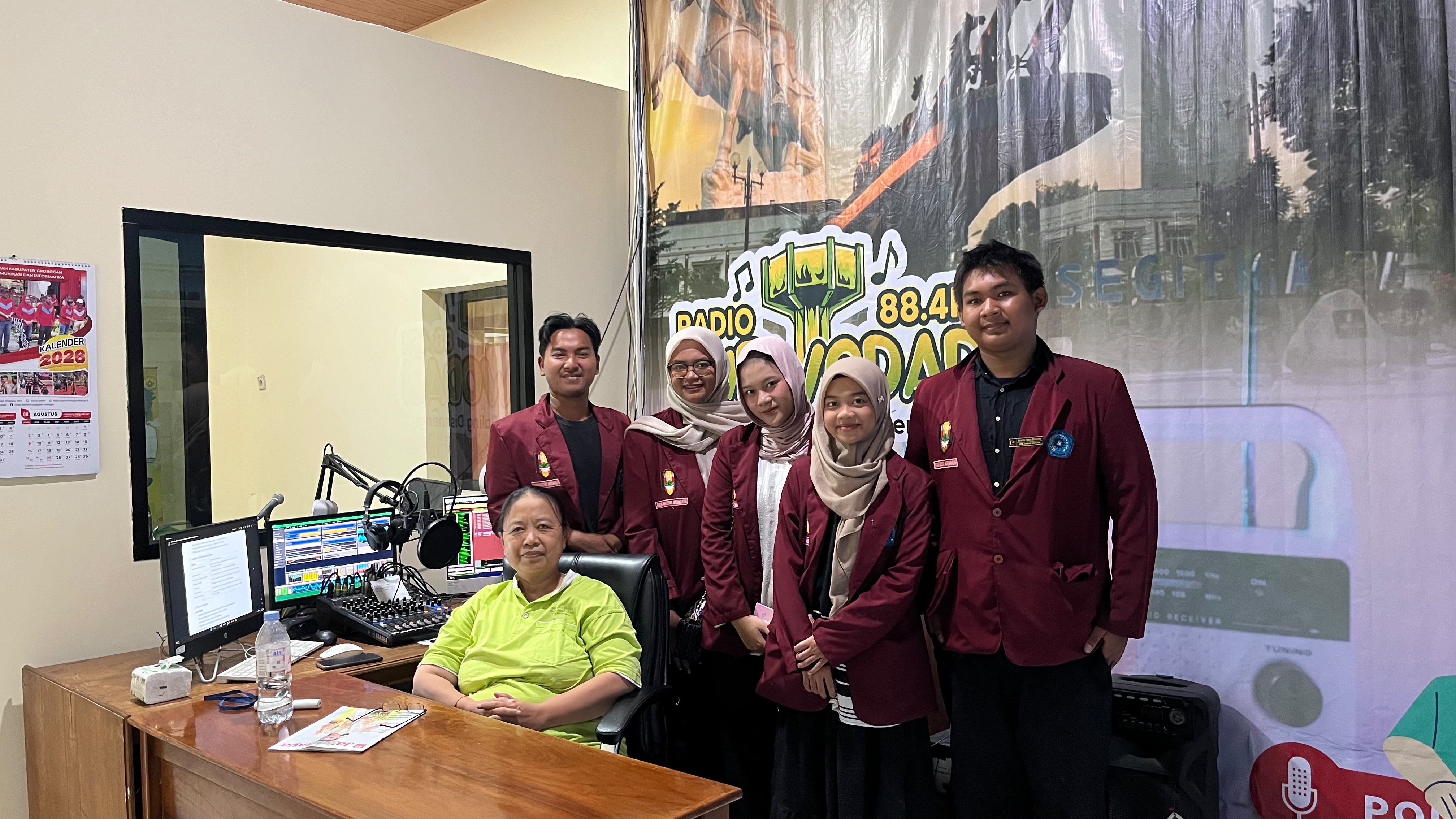 Dokumentasi Tim Pelaksana PPK Ormawa IMM Ahmad Dahlan UNIMUS Bagikan Pengalaman Pemberdayaan Masyarakat Melalui Siaran di Radio Purwodadi FM Kabupaten Grobogan